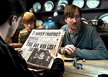Harry, Ron a Remus na ústředí.jpg